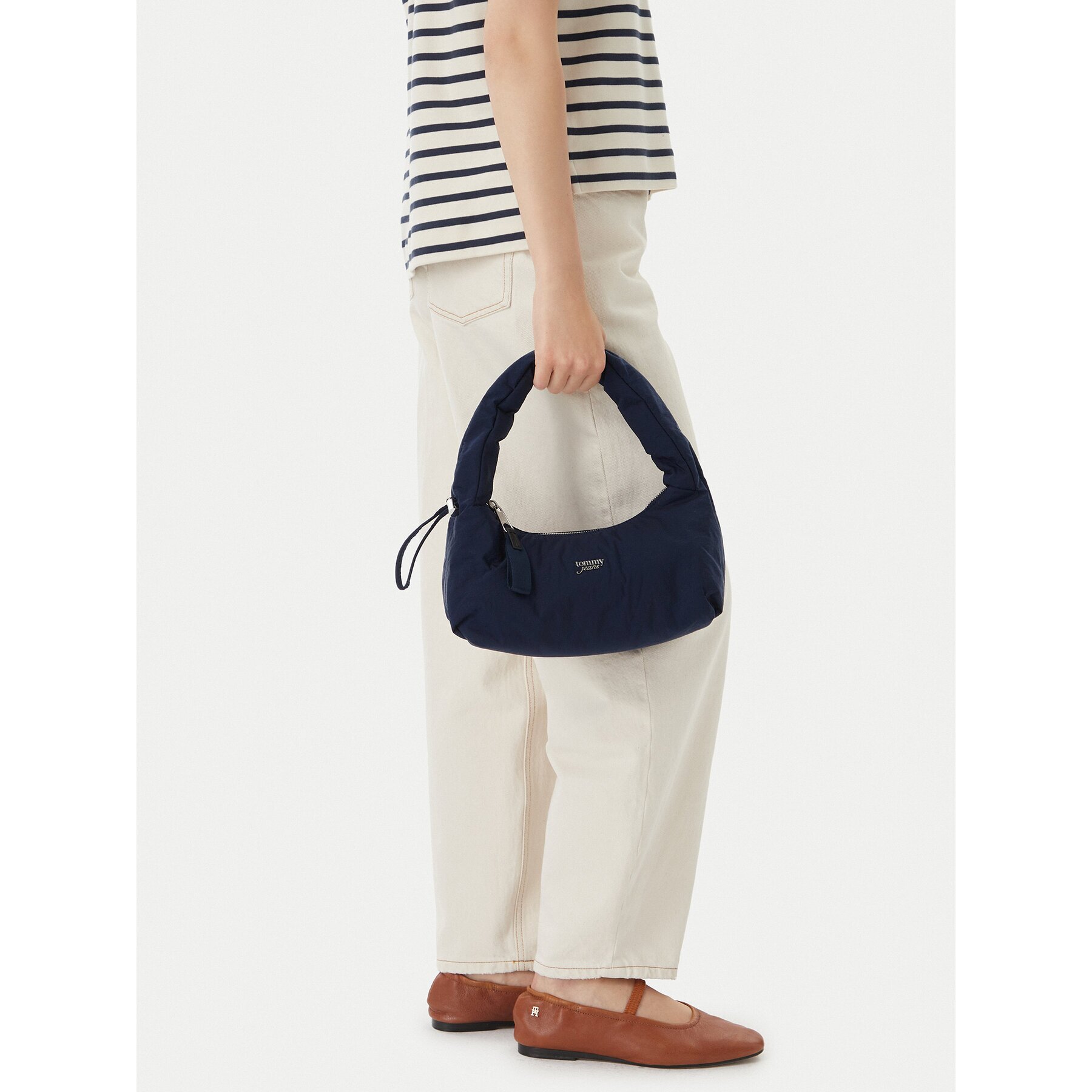 Tommy Jeans Дамска чанта Metal Logo Padded Strap Shoulder Bag AW0AW18583