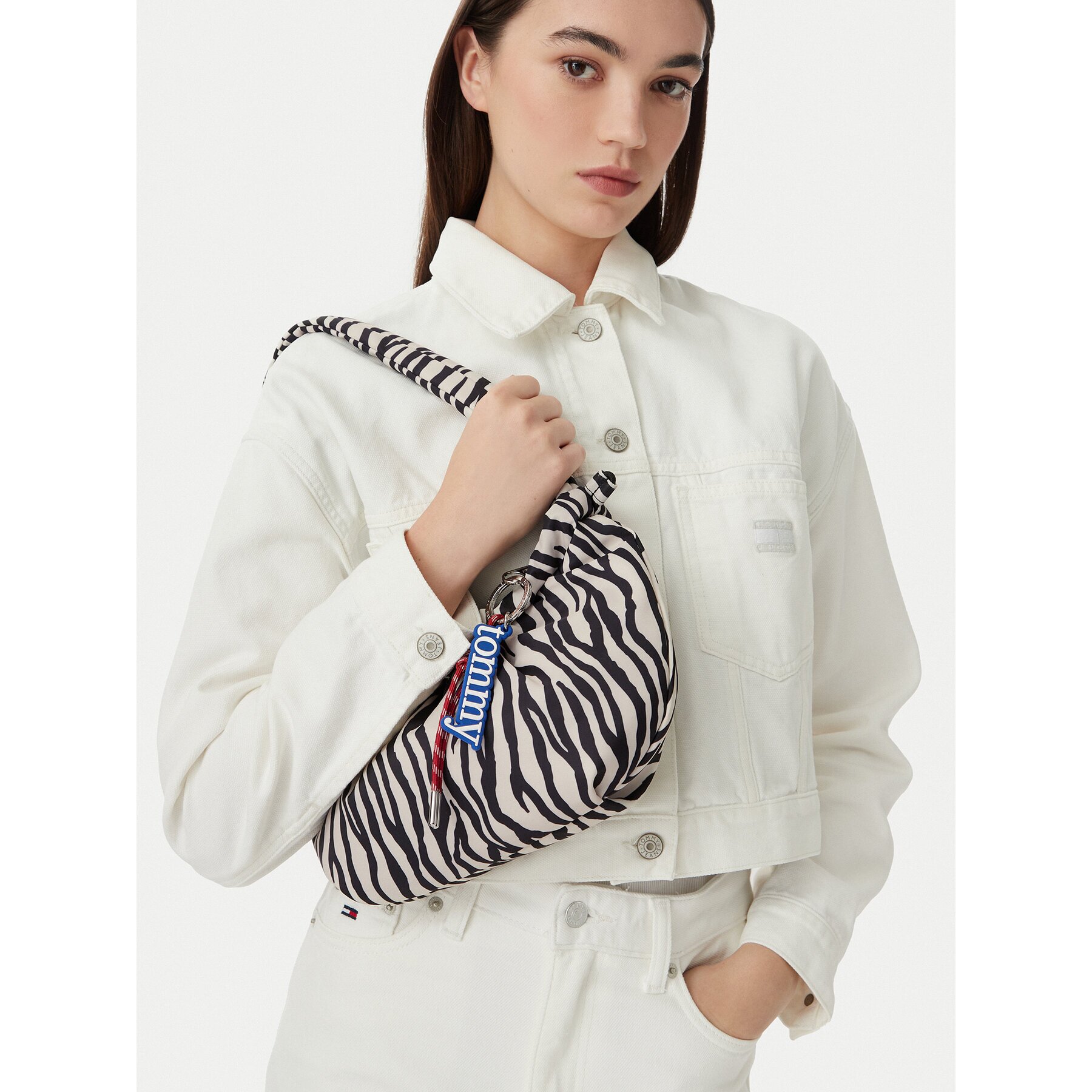 Tommy Jeans Дамска чанта Tjw Icon Charms Zebra Shlder Bag AW0AW18882