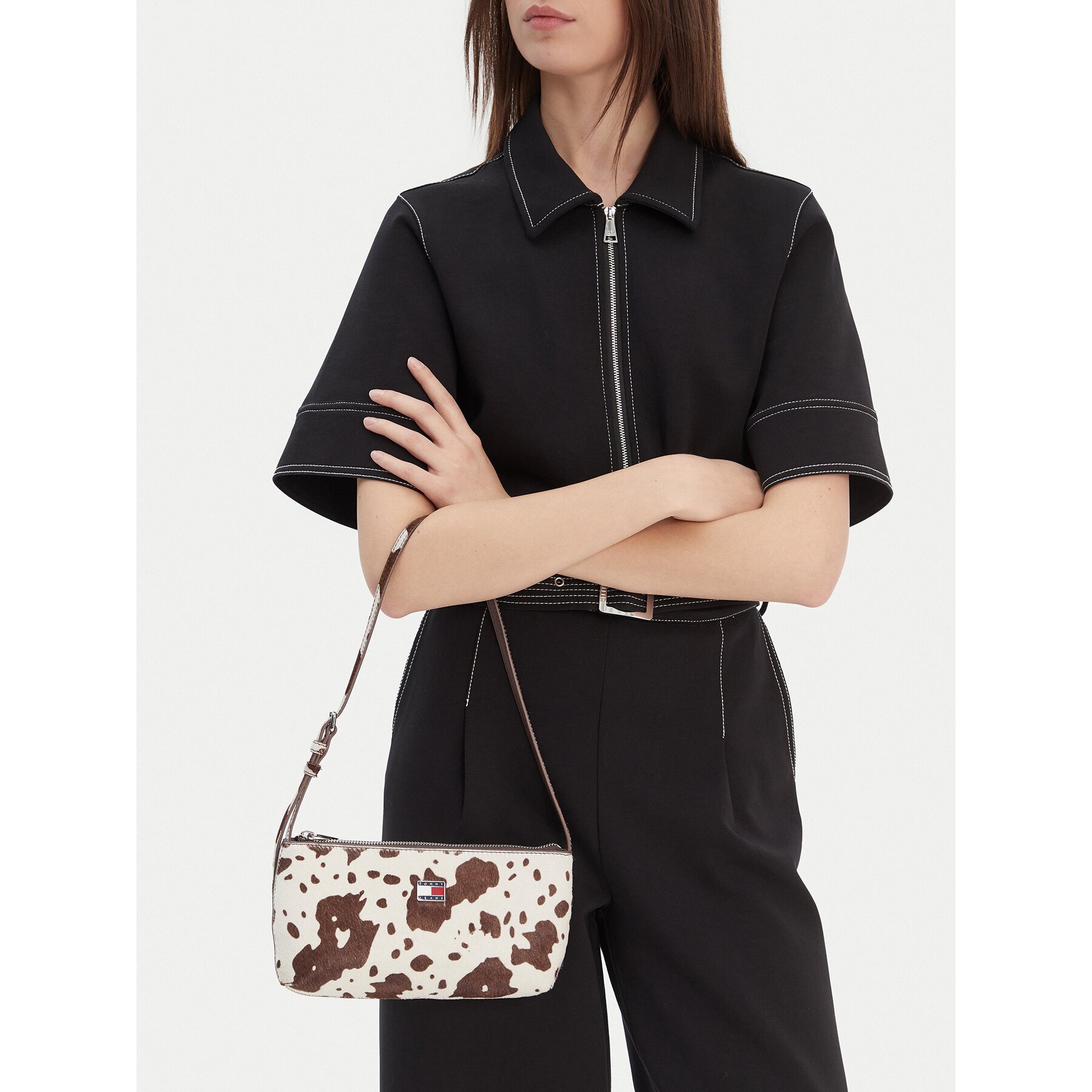 Tommy Jeans Дамска чанта Tjw Must Cow Shoulder Bag AW0AW18061