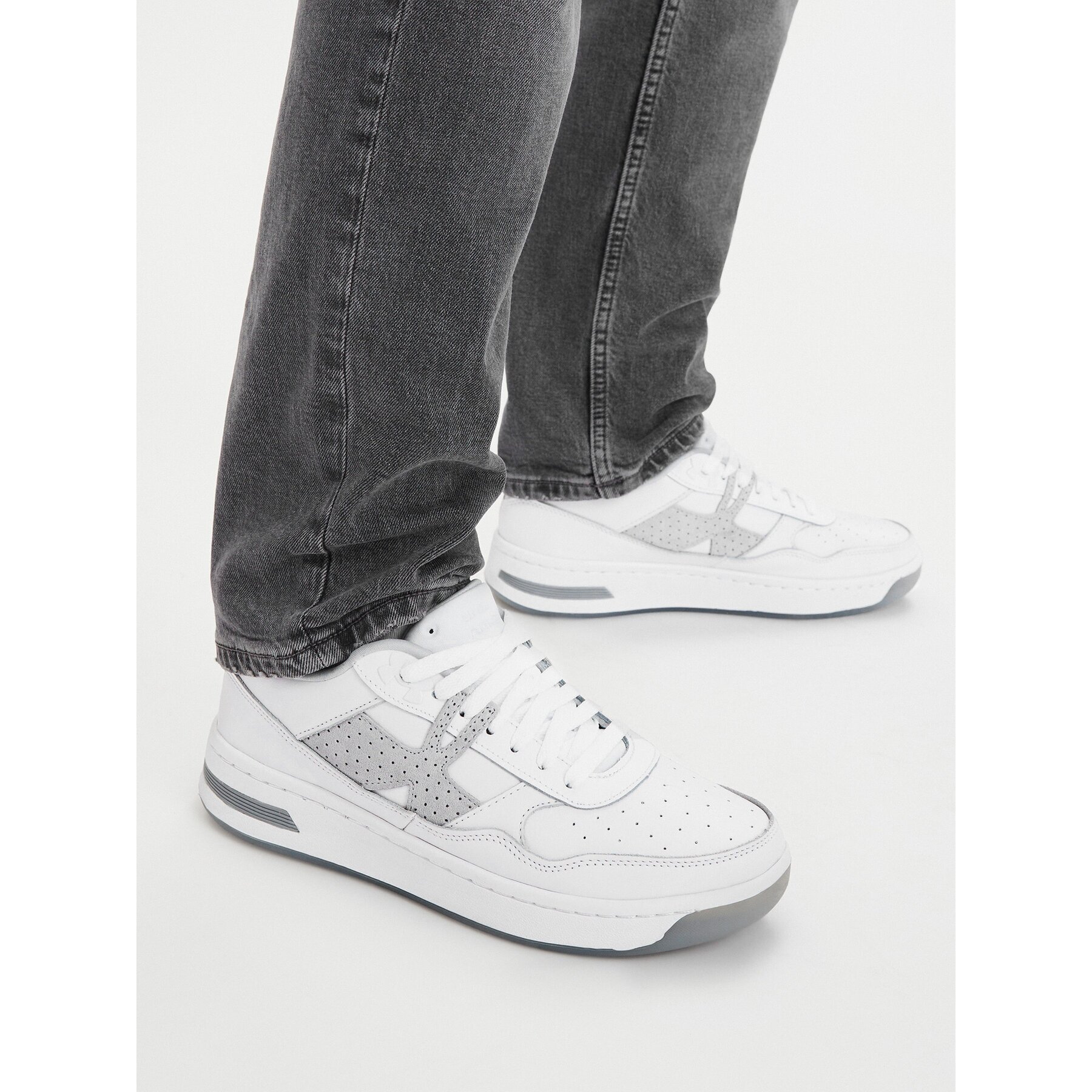 Under Armour Сникърси UA W Court 96 Suede 3028766