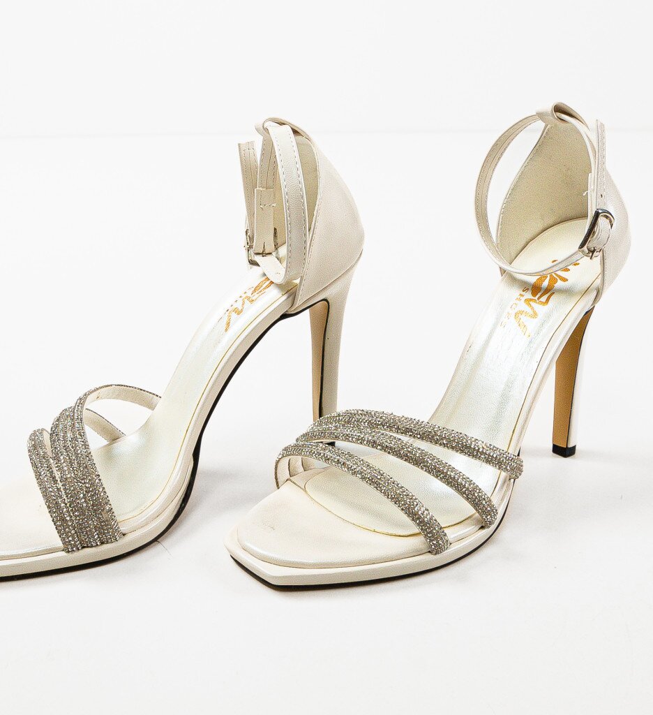 Wow Shoes Сандали на ток Aprey Бели